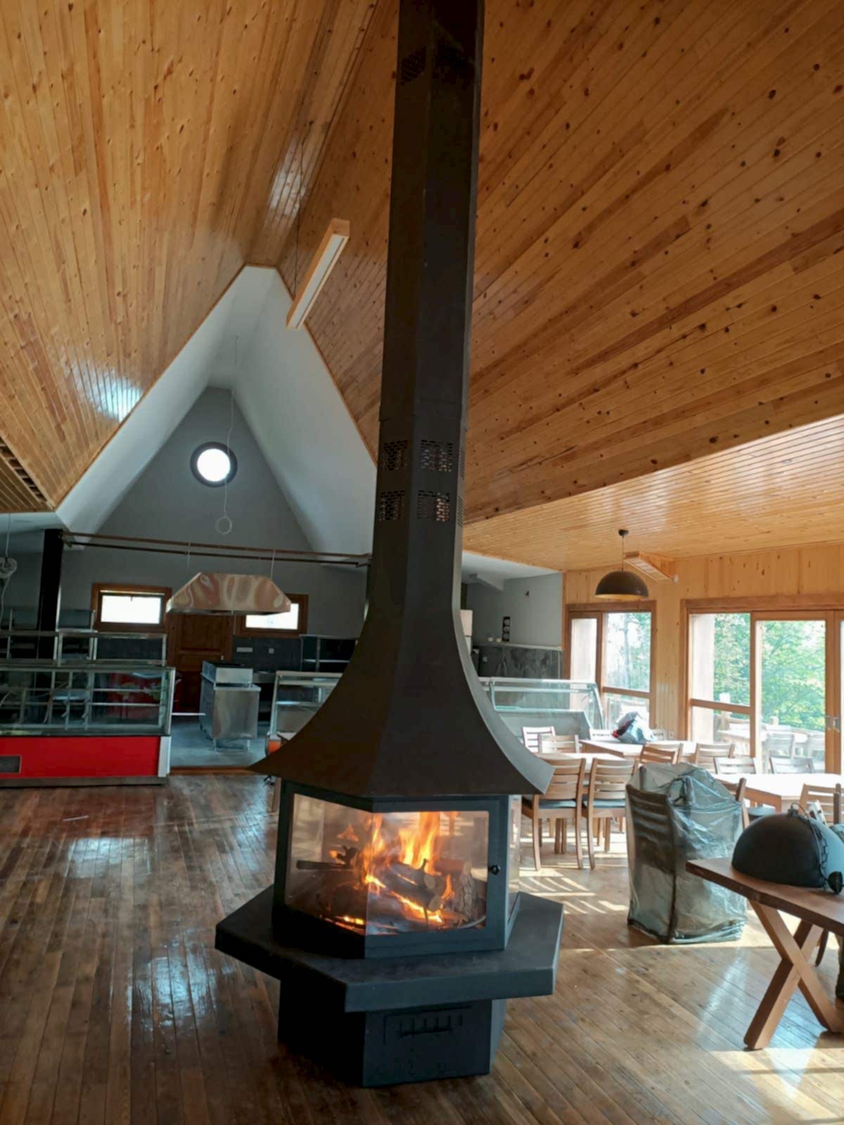 Altıgen Orta Şömine